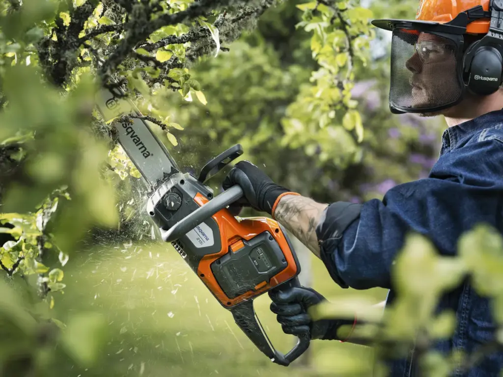 HUSQVARNA 215i - skats 2