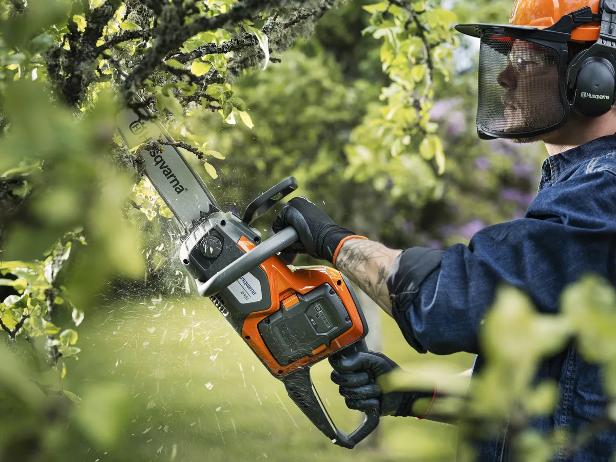 HUSQVARNA 215i - skats 2