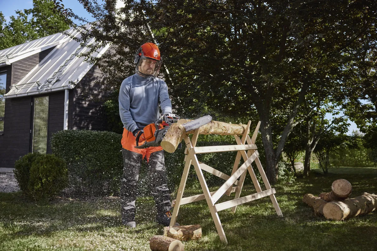 HUSQVARNA 240i - skats 2