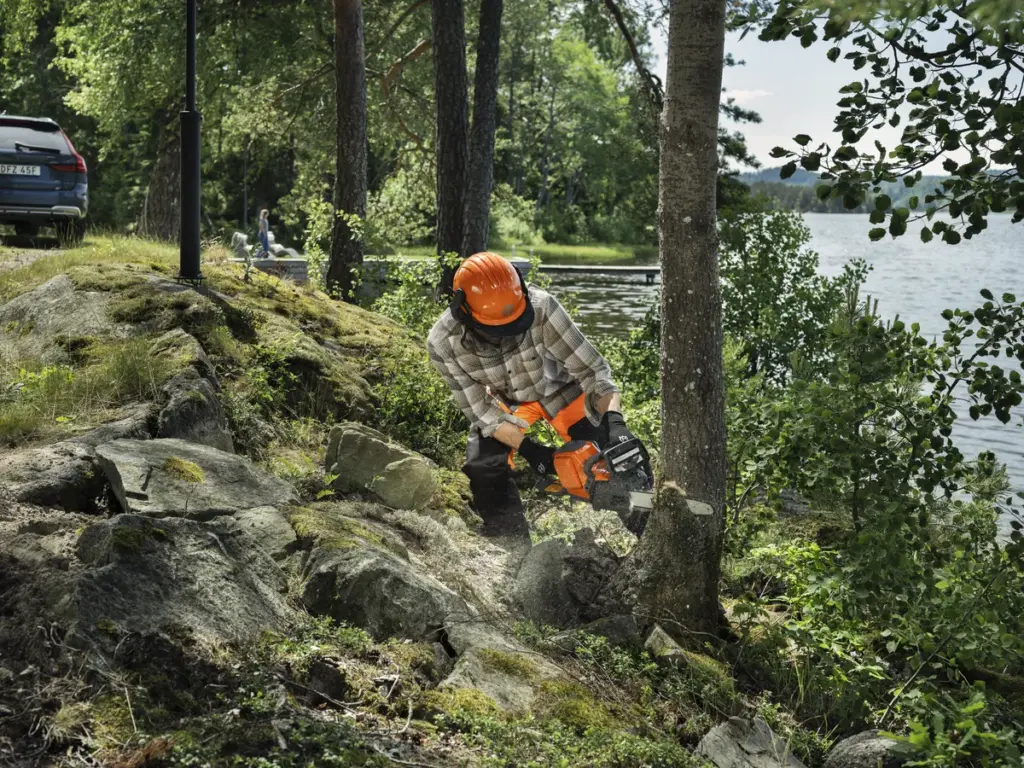 HUSQVARNA 242i - skats 4
