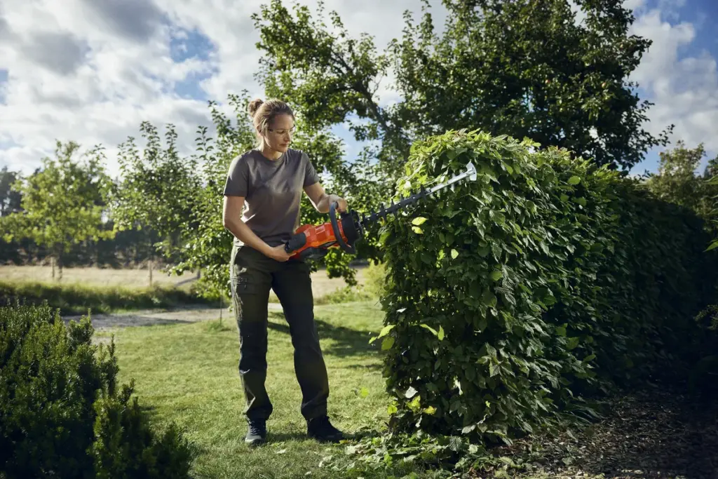 HUSQVARNA 322iHD60 - skats 2