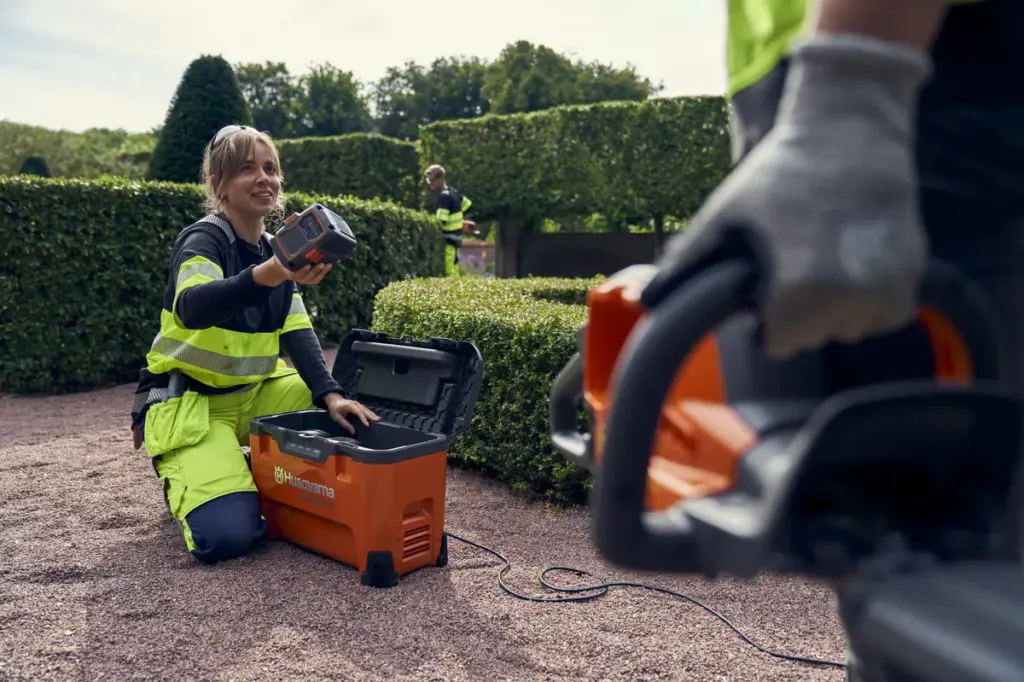 HUSQVARNA 40-C1000X4 - skats 2