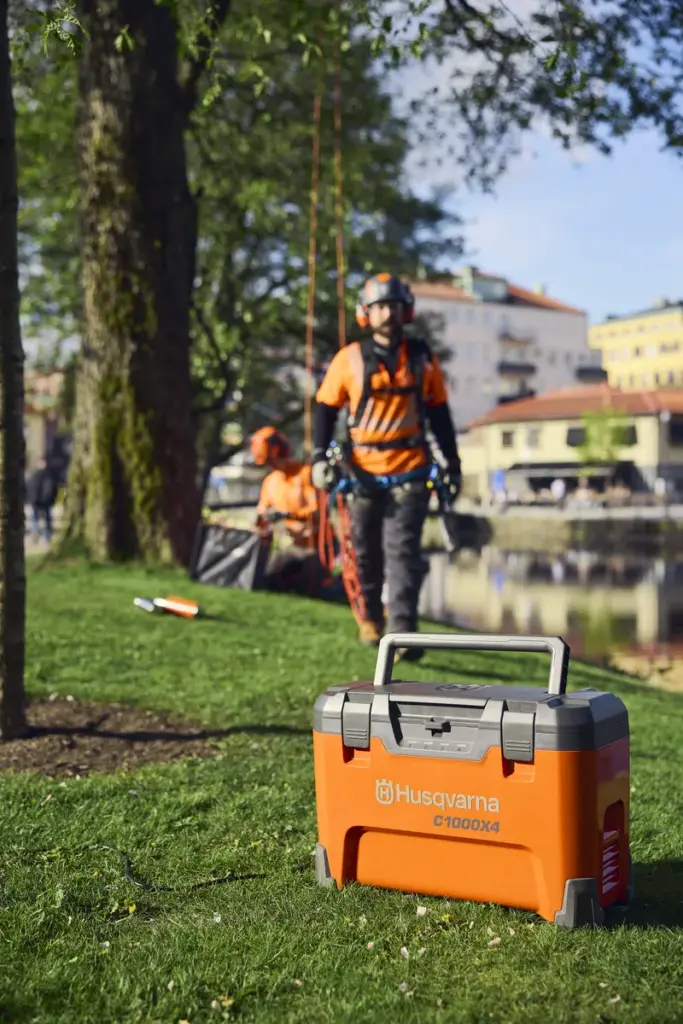 HUSQVARNA 40-C1000X4 - skats 3
