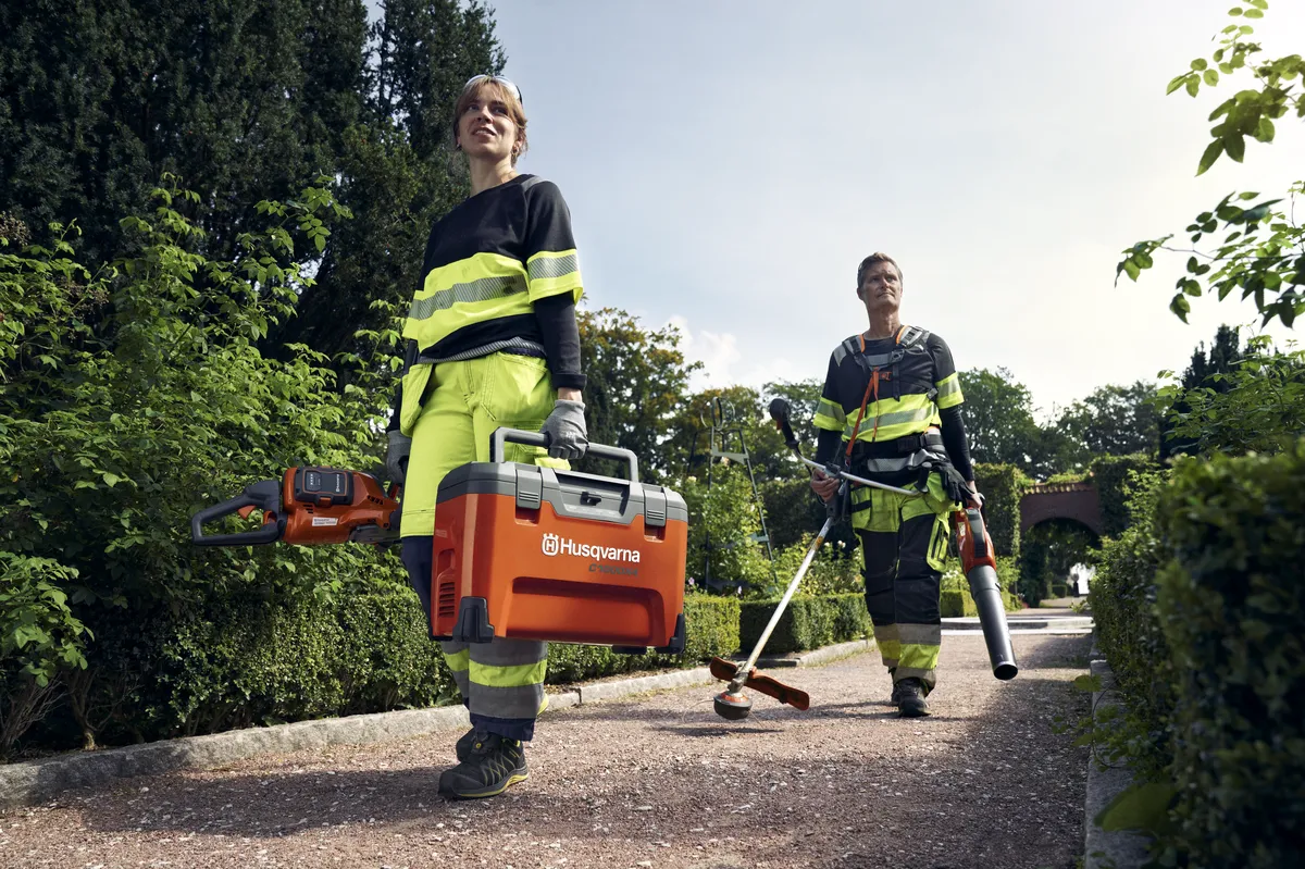 HUSQVARNA 40-C1000X4 - skats 4