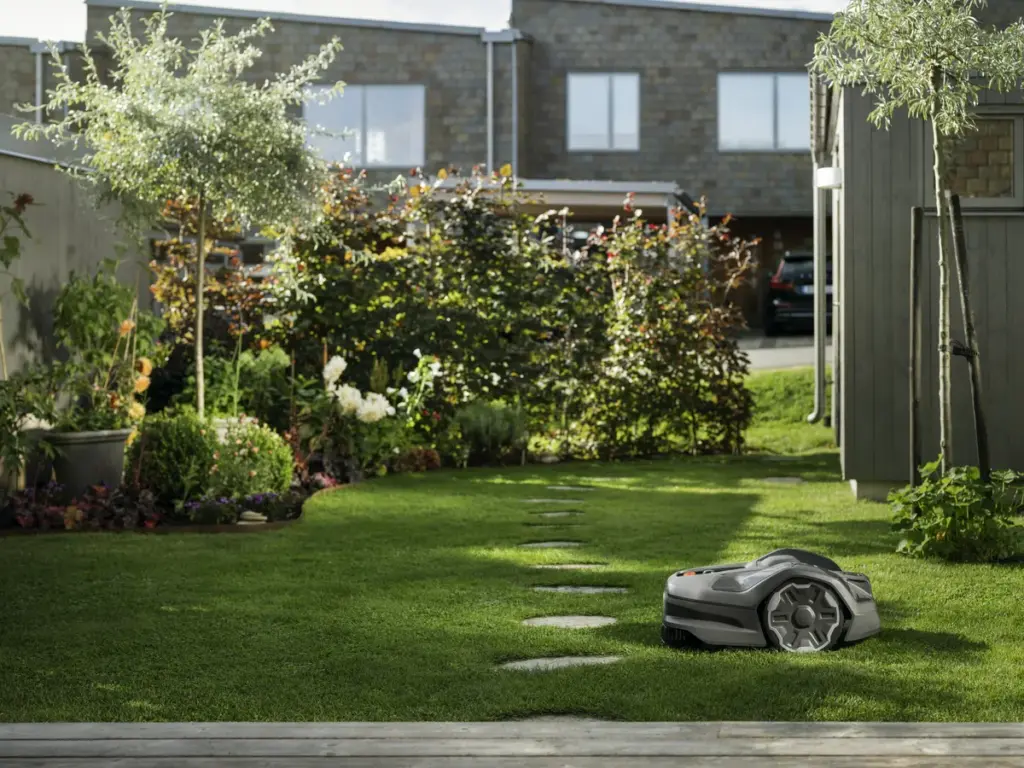 HUSQVARNA Automower® 305E NERA - skats 2