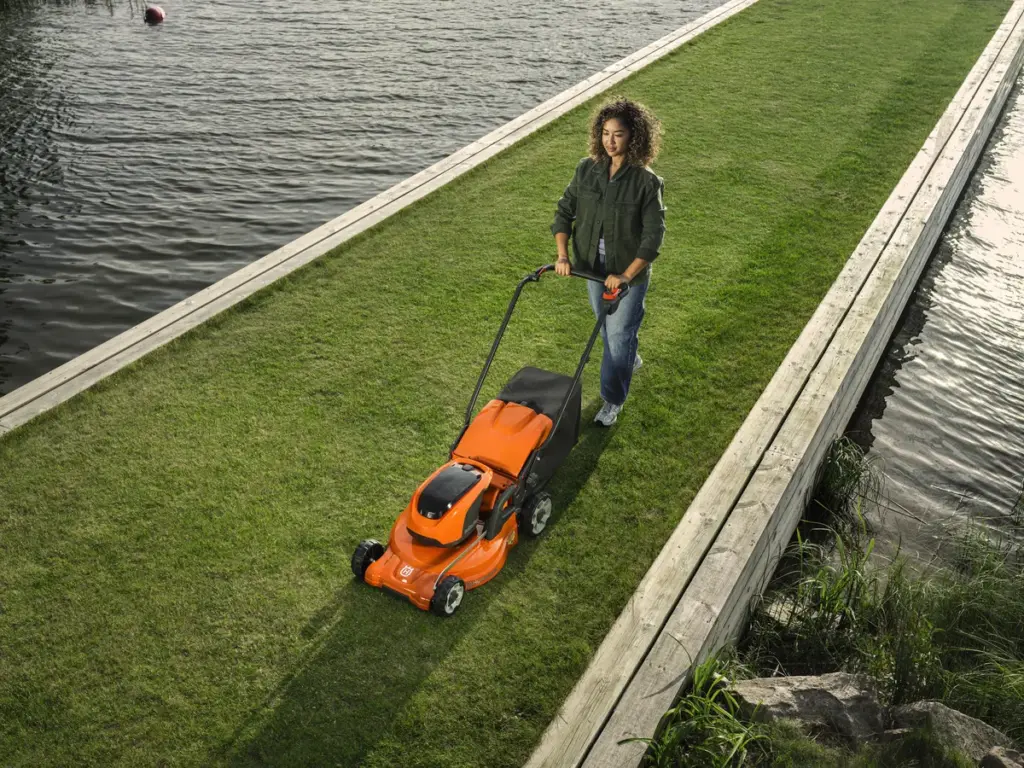 HUSQVARNA LC 247i - skats 2