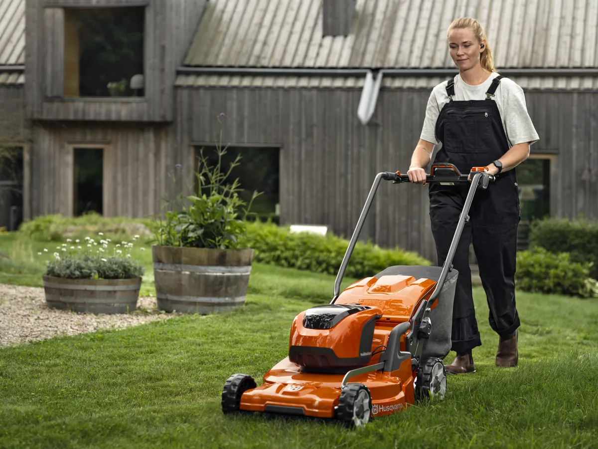 HUSQVARNA LC 353iVX - skats 3
