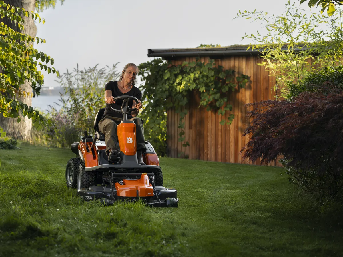 HUSQVARNA R 200iX AWD - skats 2