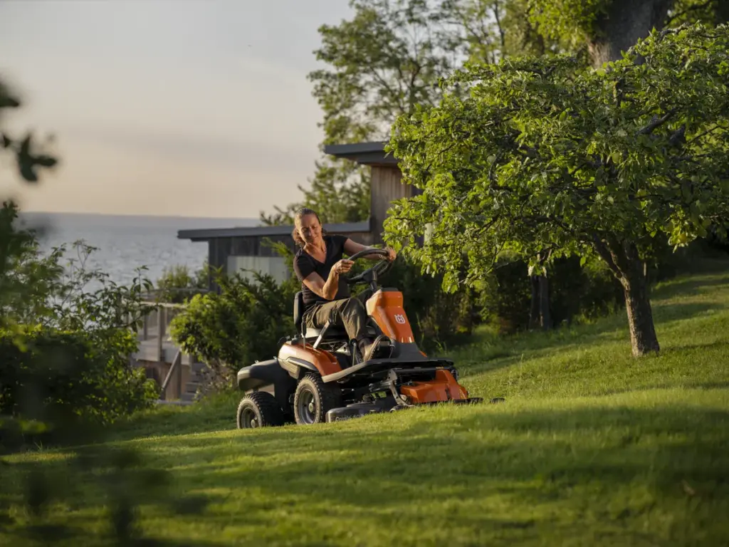 HUSQVARNA R 200iX AWD - skats 3