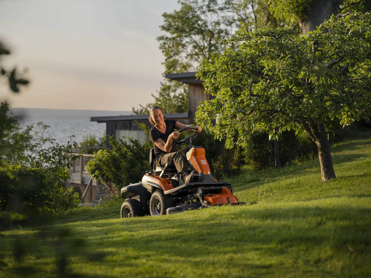 HUSQVARNA R 200iX AWD - skats 3