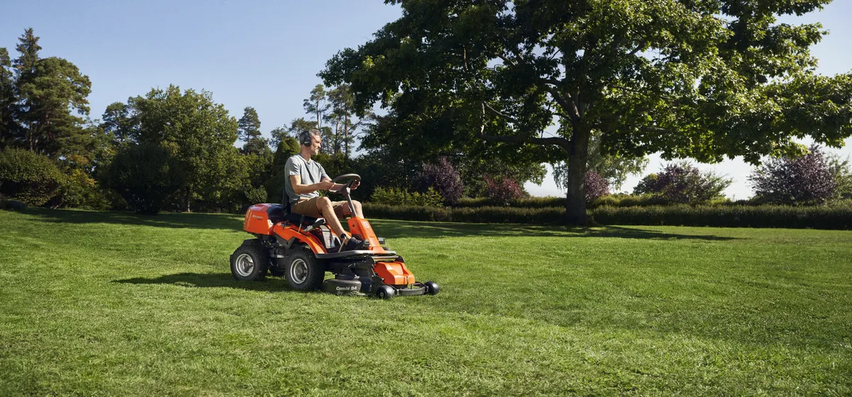 HUSQVARNA R 214T - skats 2