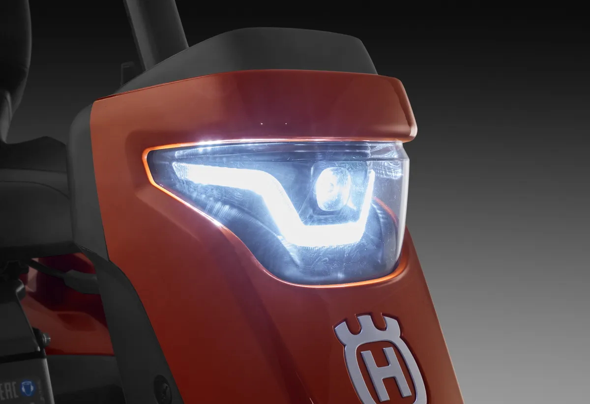 HUSQVARNA R 316TsX AWD - skats 3