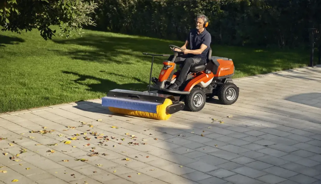 HUSQVARNA R 316TX - skats 3