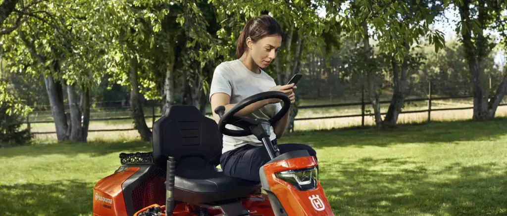 HUSQVARNA R 320X AWD - skats 4
