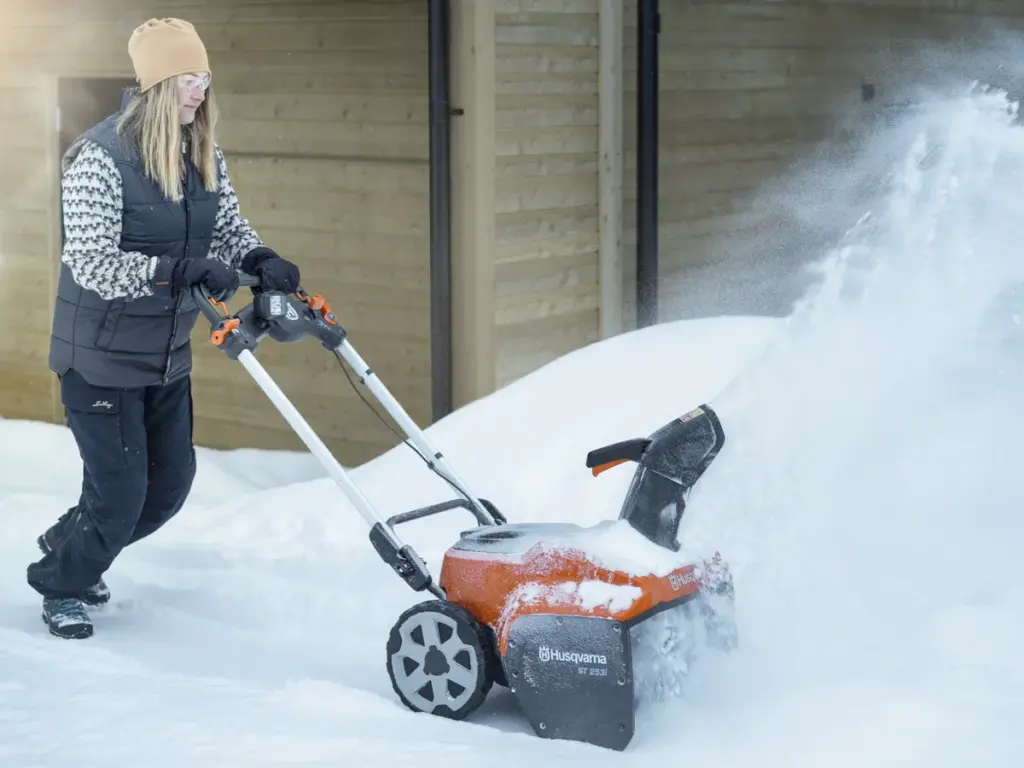 HUSQVARNA ST 253i - skats 4