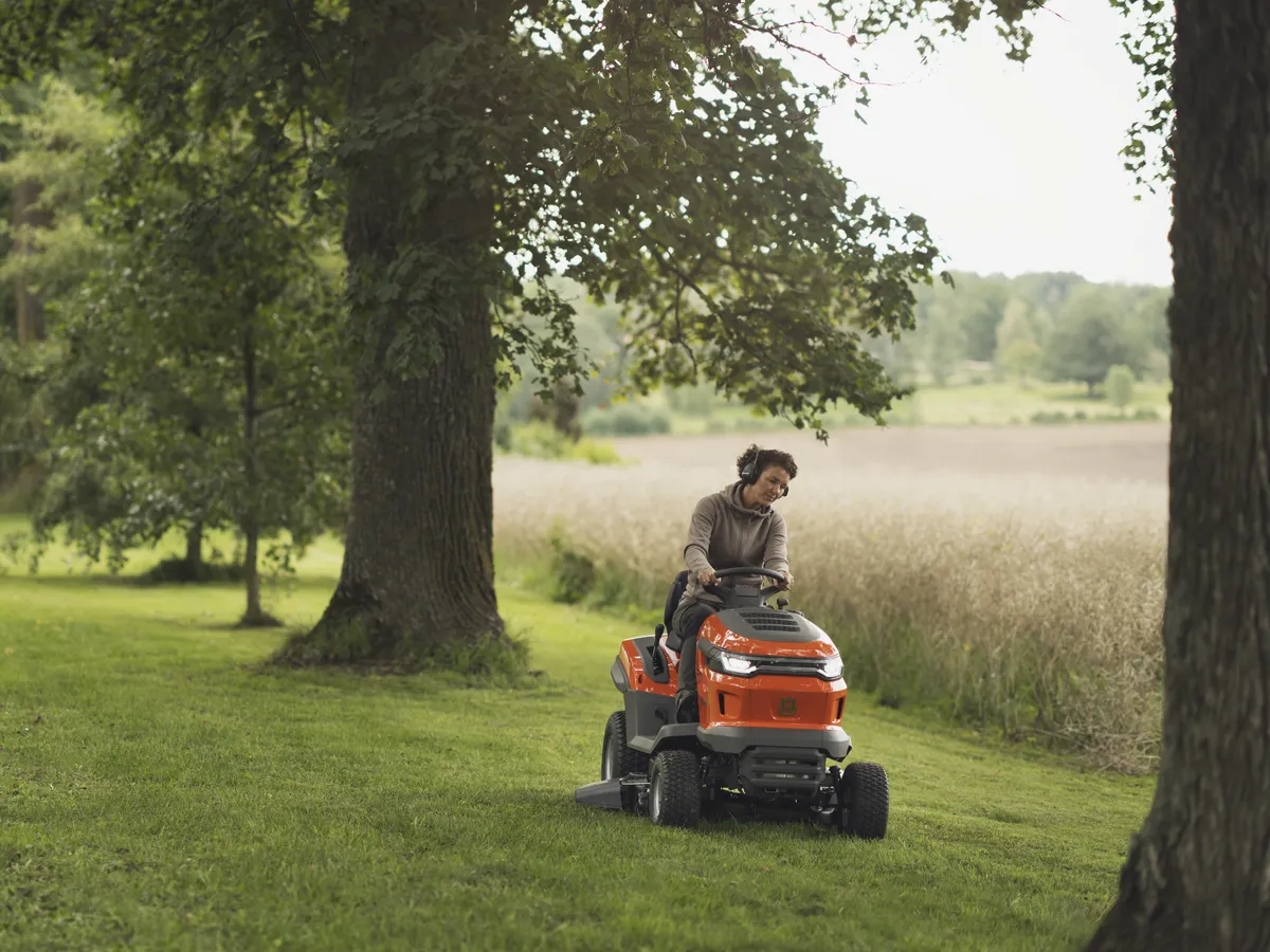 HUSQVARNA TS 215T - skats 2