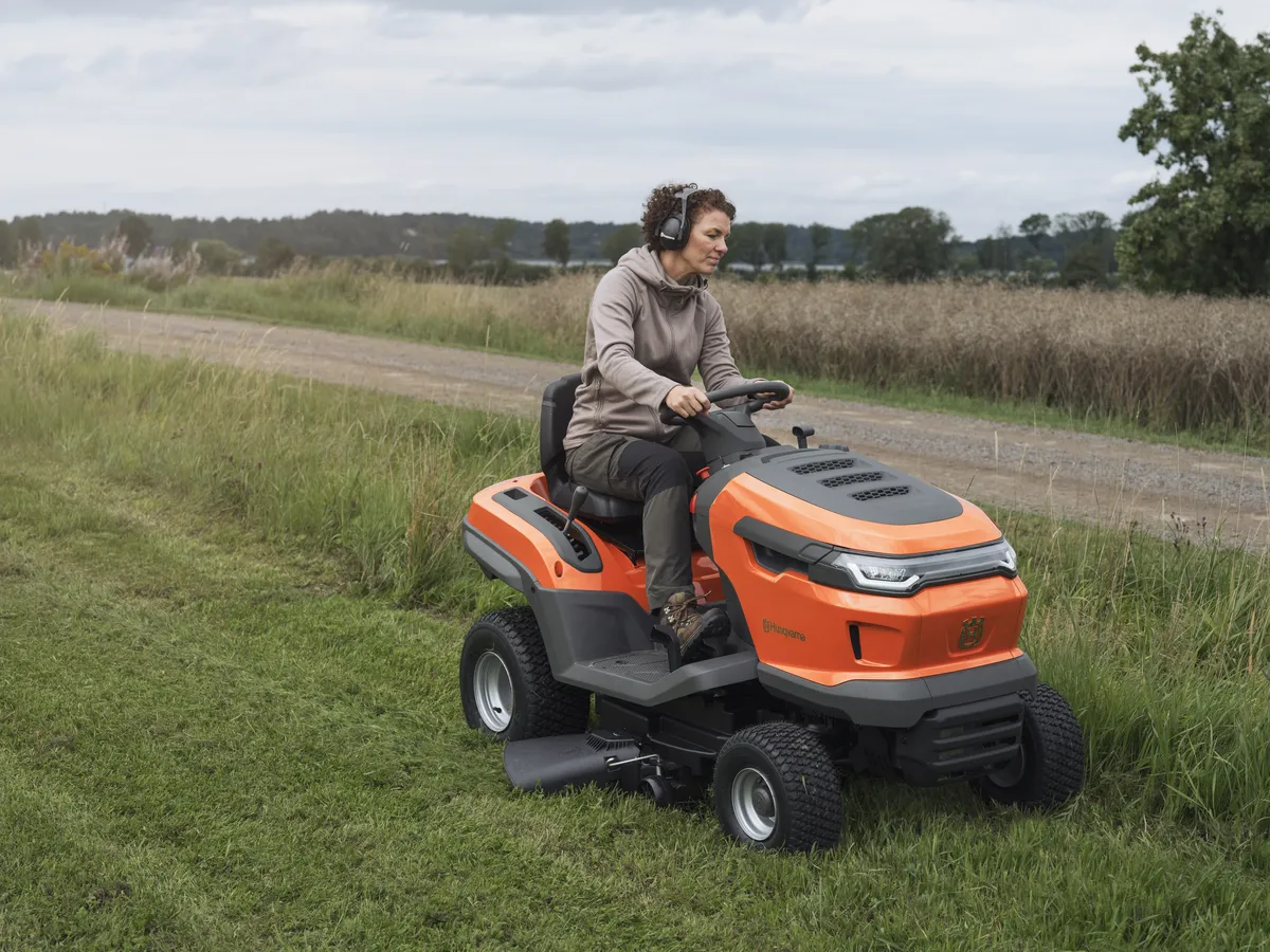 HUSQVARNA TS 215T - skats 3