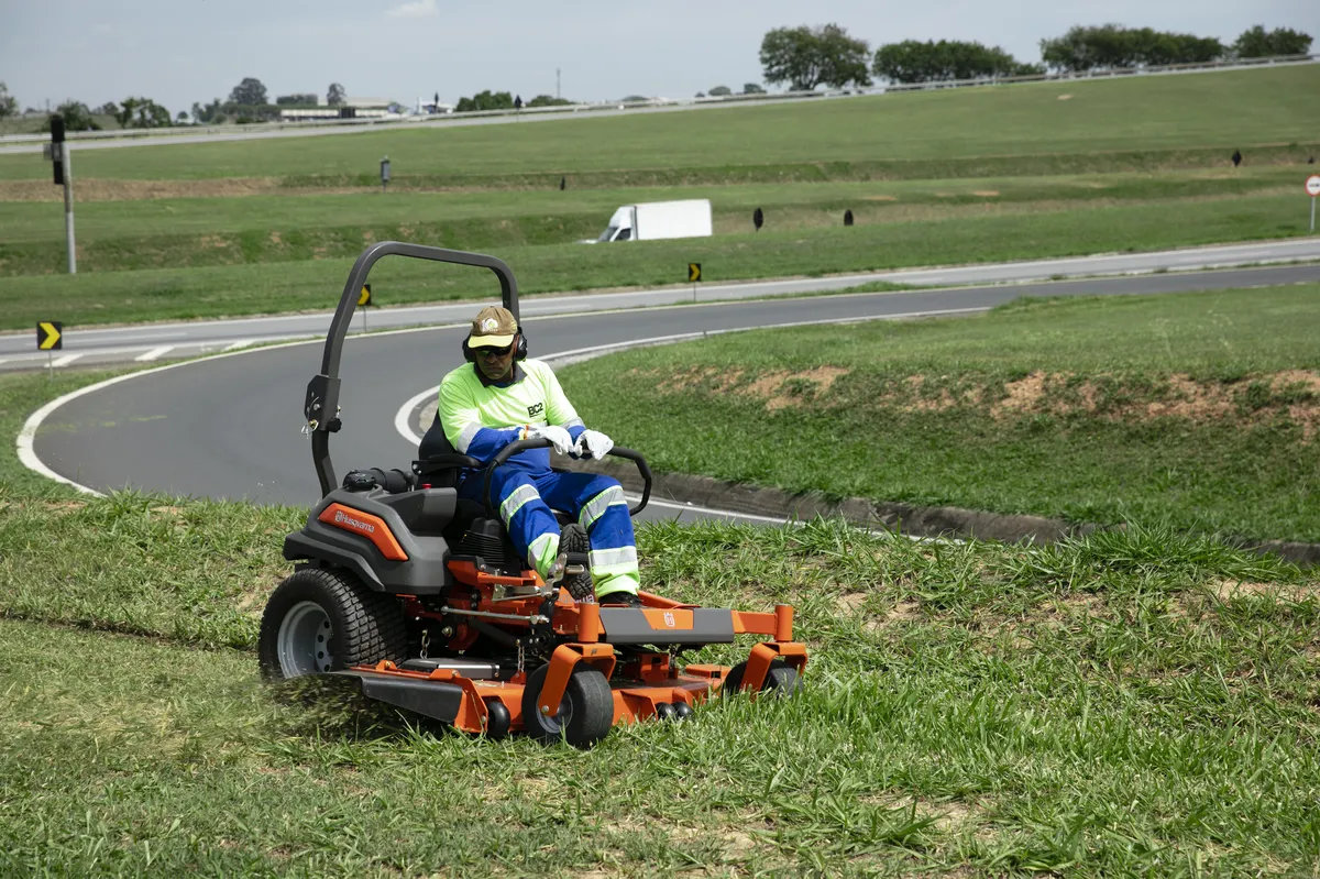 HUSQVARNA Z560X Kawasaki - skats 2